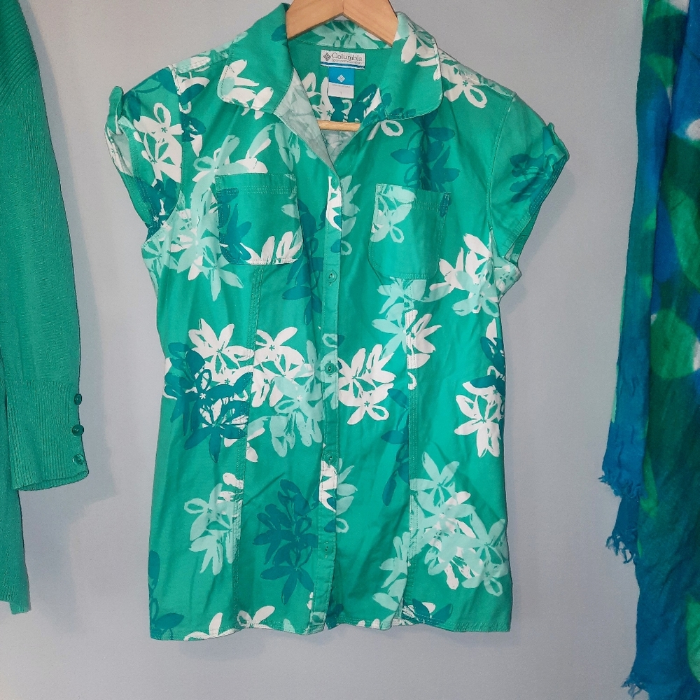 Columbia Sportswear Cap Sleeve Button Up Blouse